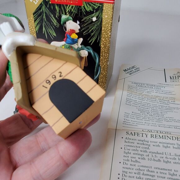 Hallmark Keepsake Ornament Magic Blinking Lights Collector's Series Peanuts 1992 - Picture 4 of 8